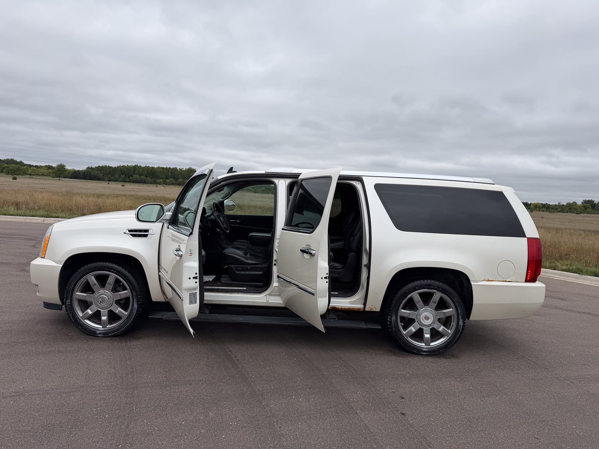 2007 Cadillac Escalade — photo 8 of 15