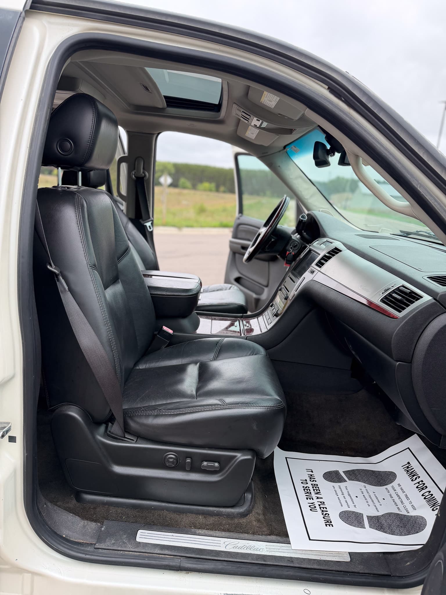 2007 Cadillac Escalade — photo 11 of 15