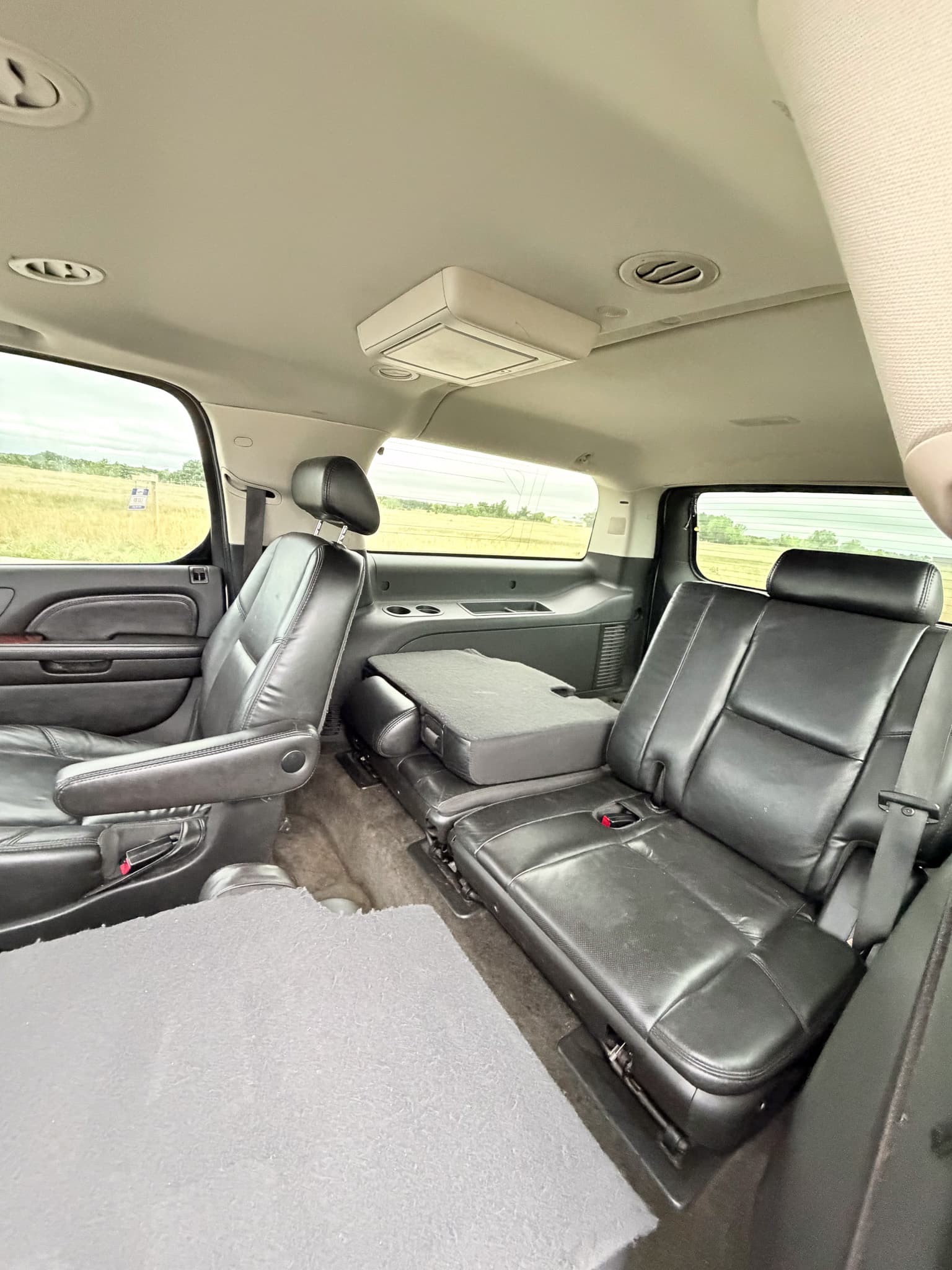 2007 Cadillac Escalade — photo 13 of 15
