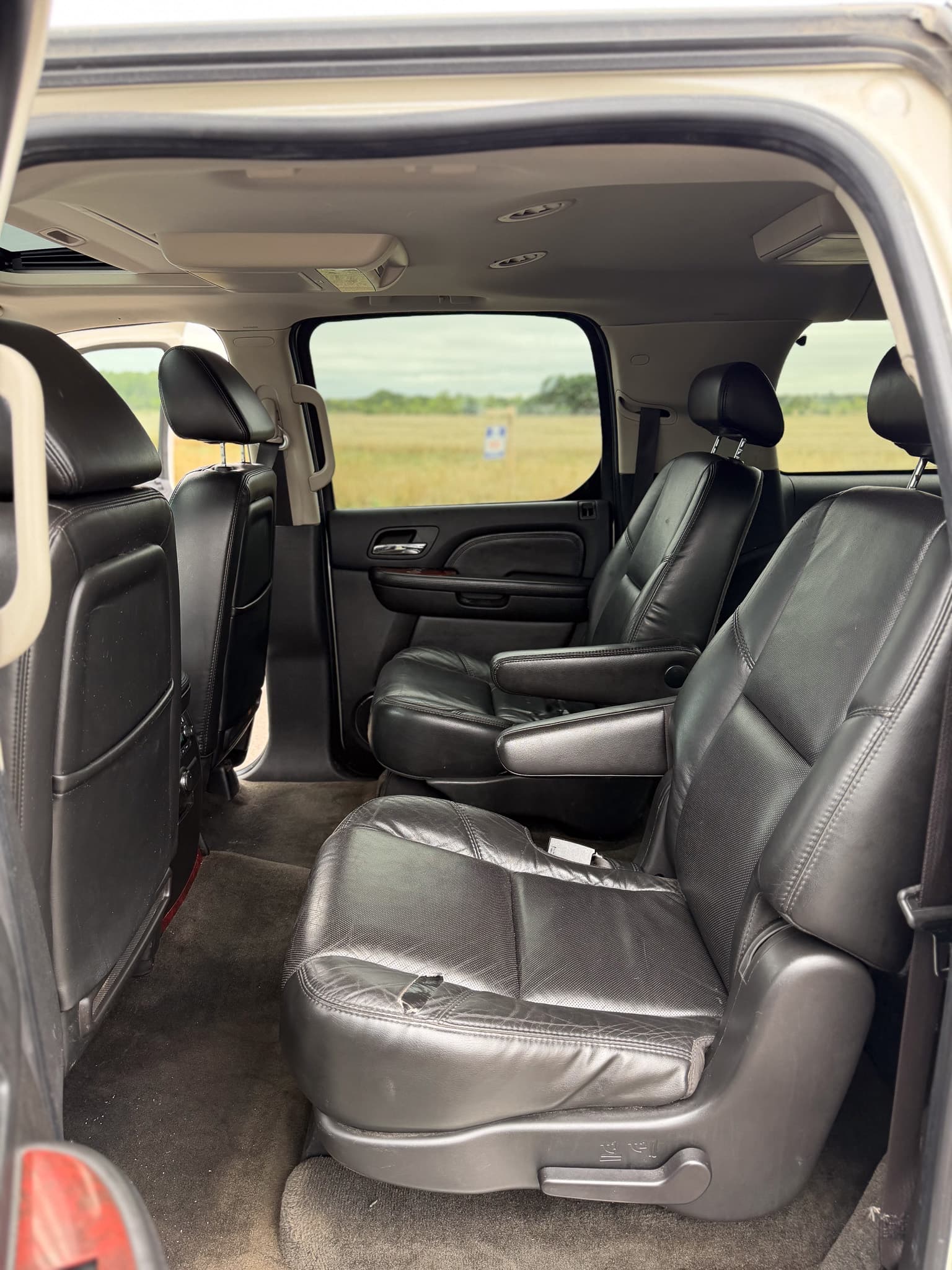 2007 Cadillac Escalade — photo 14 of 15