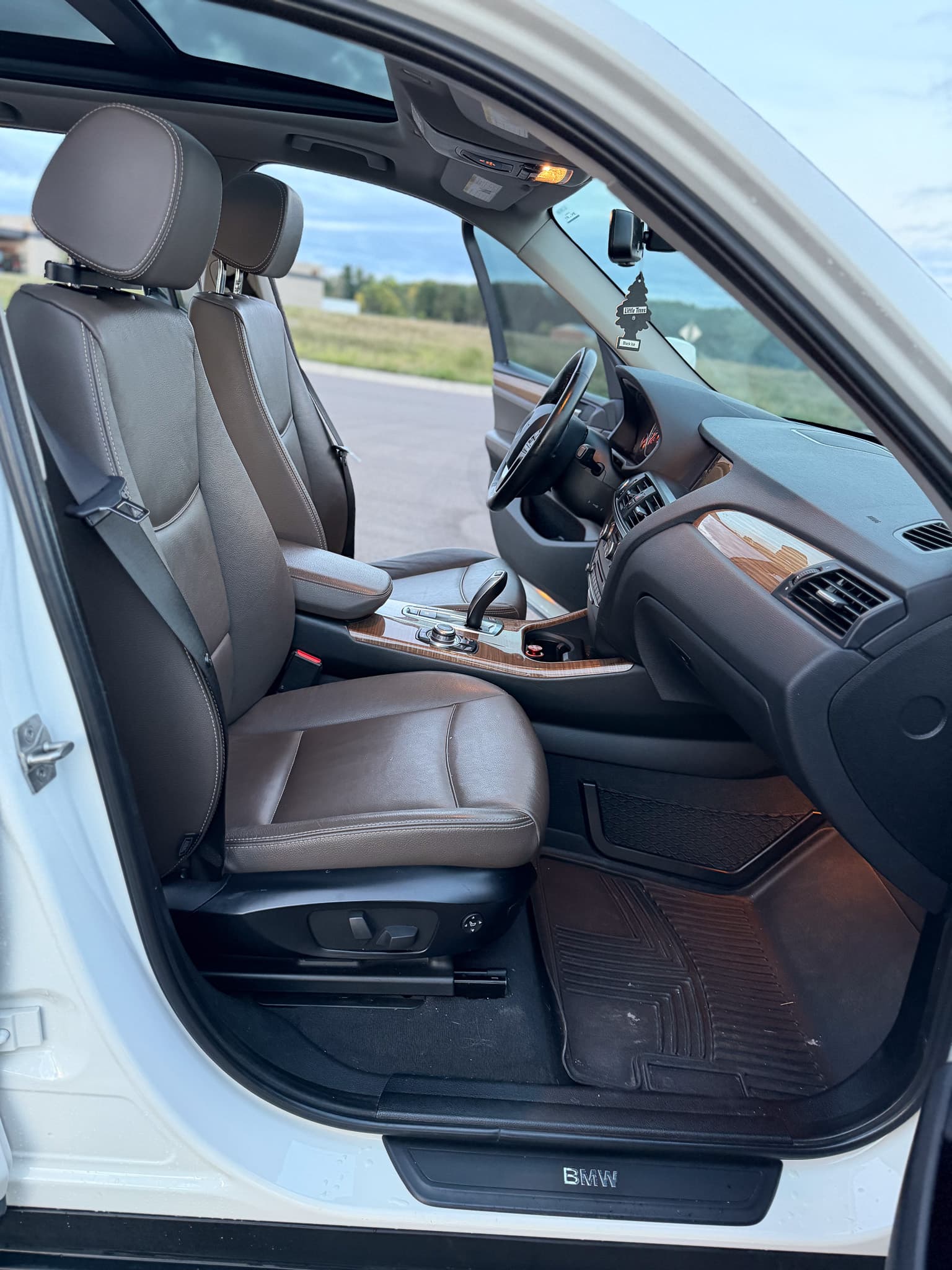 2011 BMW X3 xDrive35i — photo 12 of 18