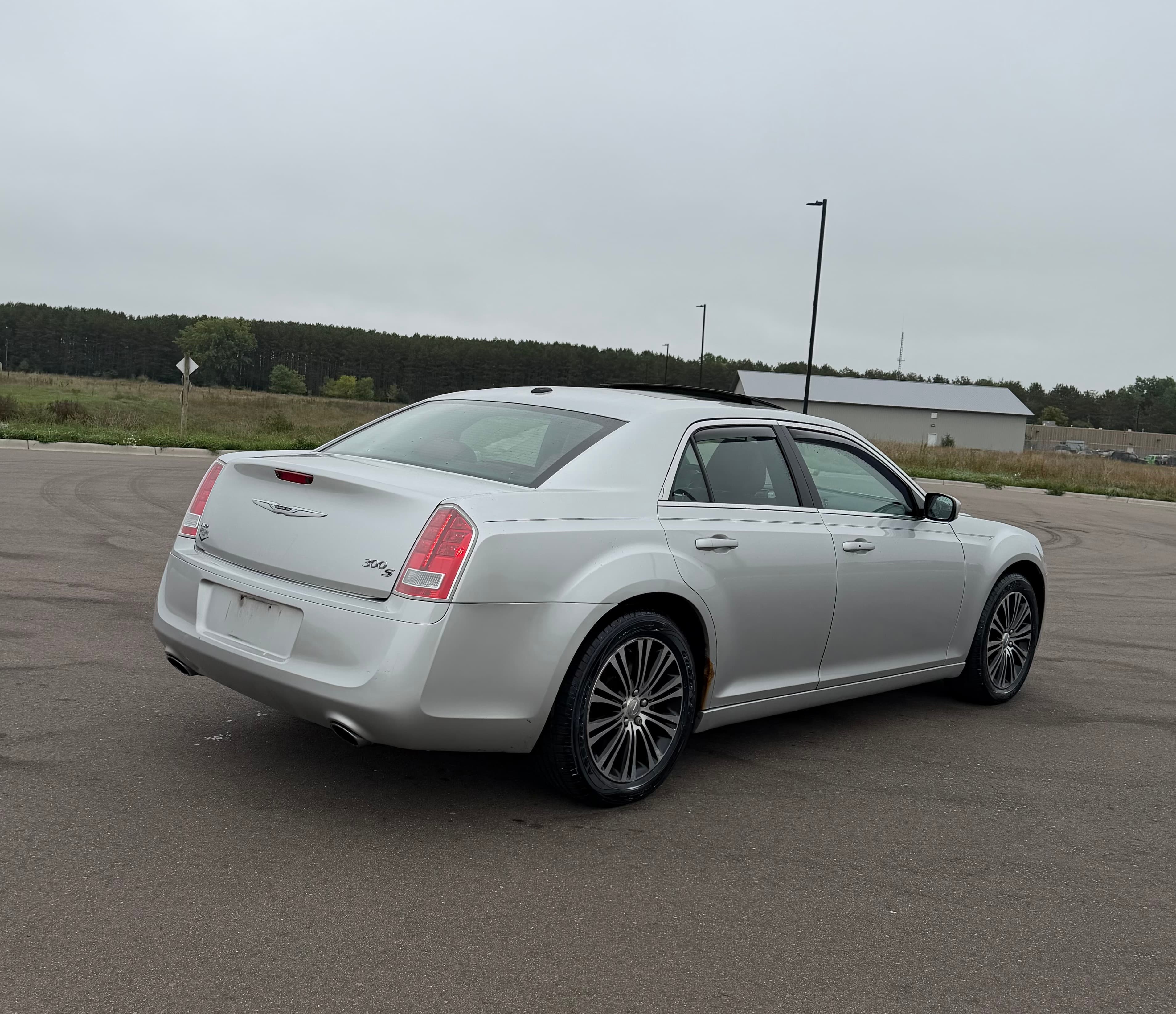 2012 Chrysler 300 300S V6 — photo 4 of 19