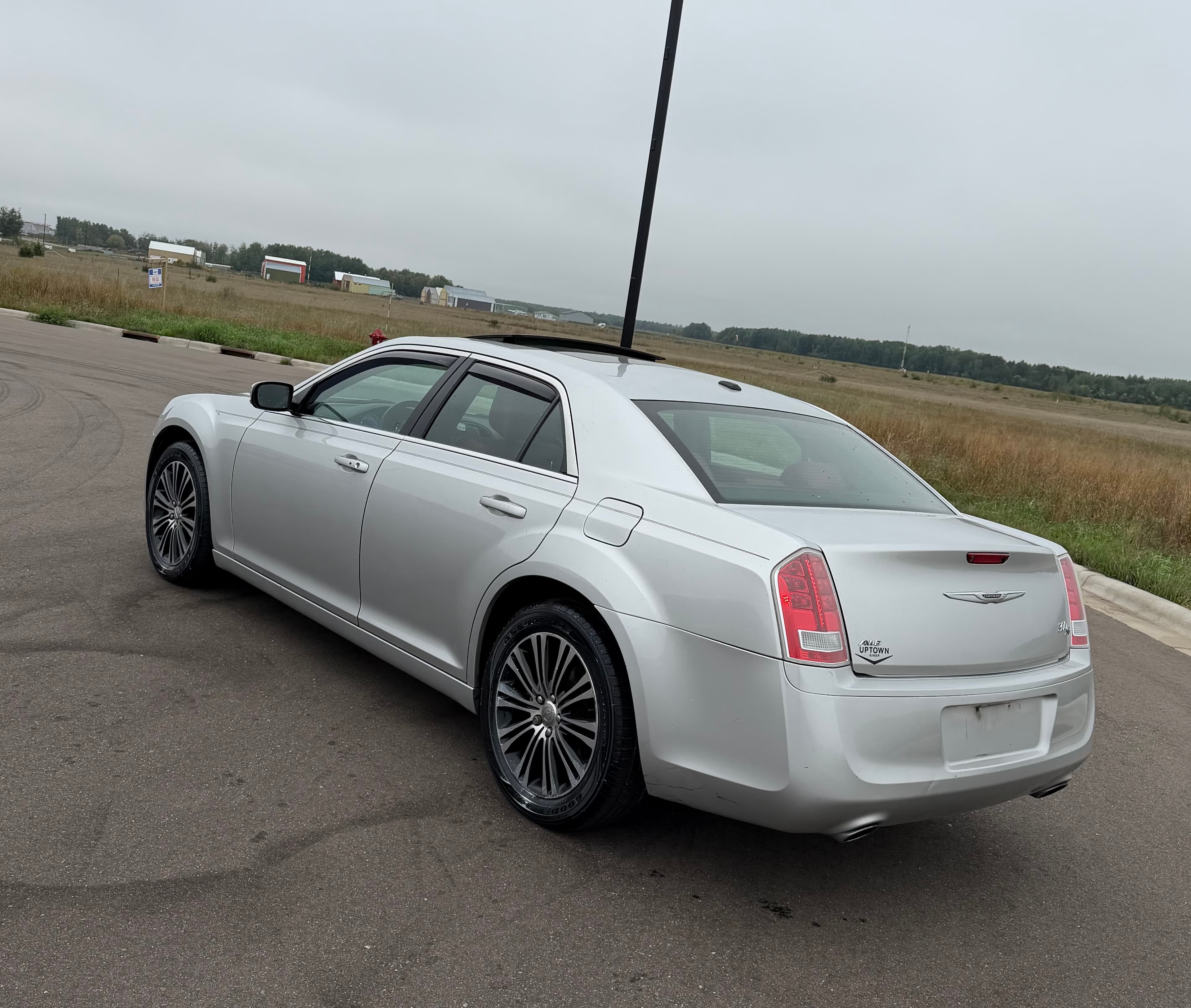 2012 Chrysler 300 300S V6 — photo 6 of 19