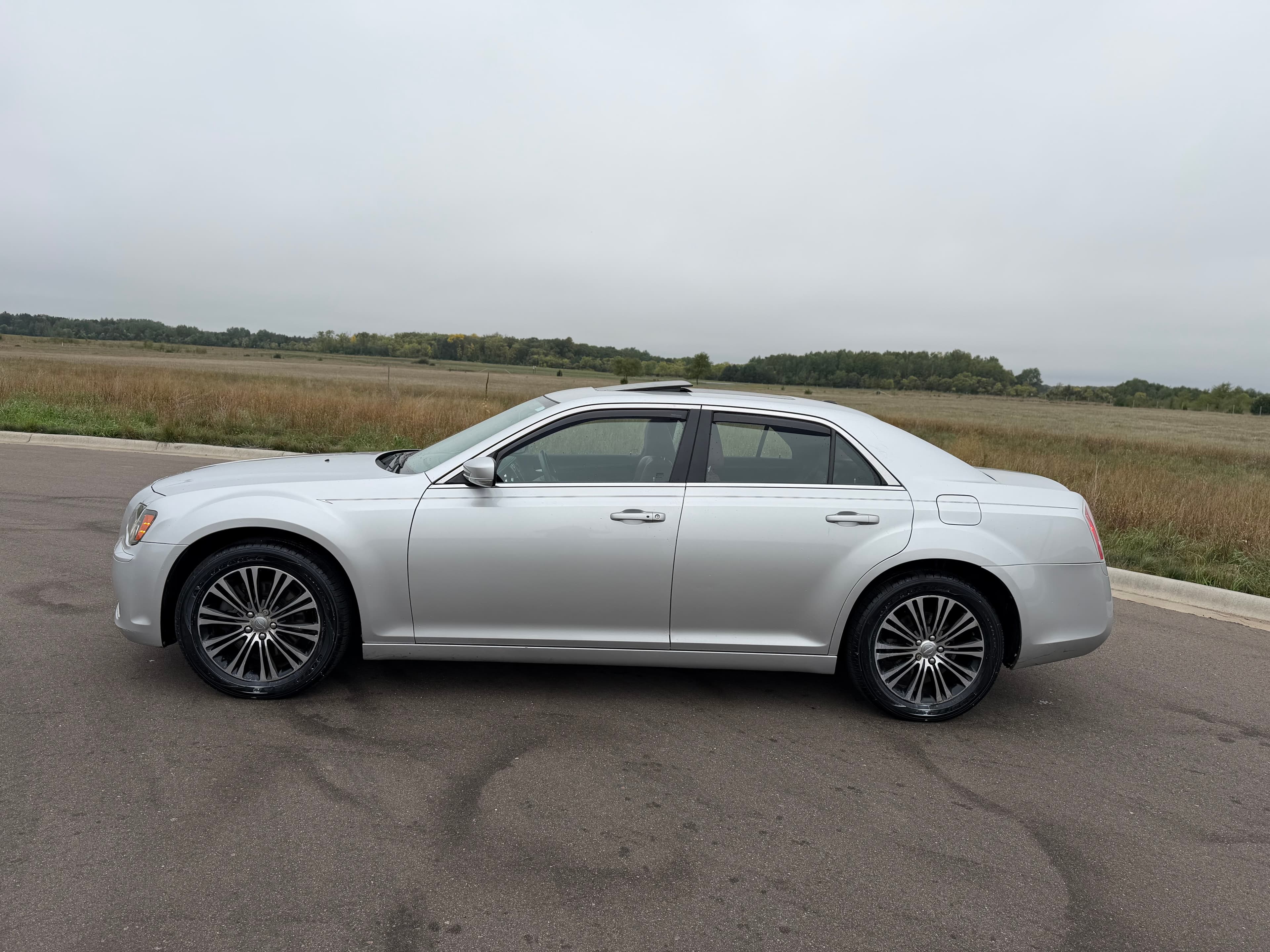 2012 Chrysler 300 300S V6 — photo 7 of 19