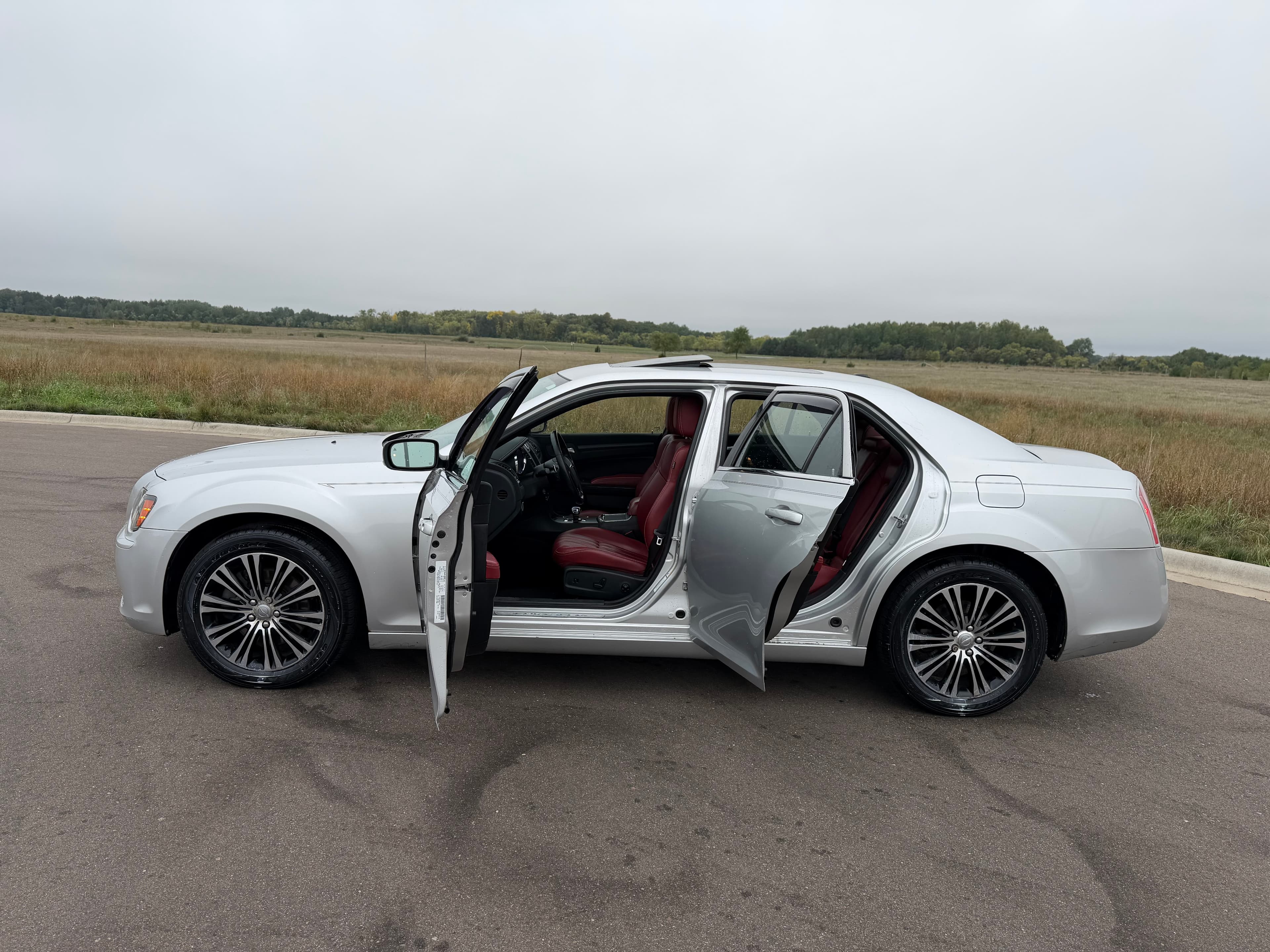 2012 Chrysler 300 300S V6 — photo 8 of 19