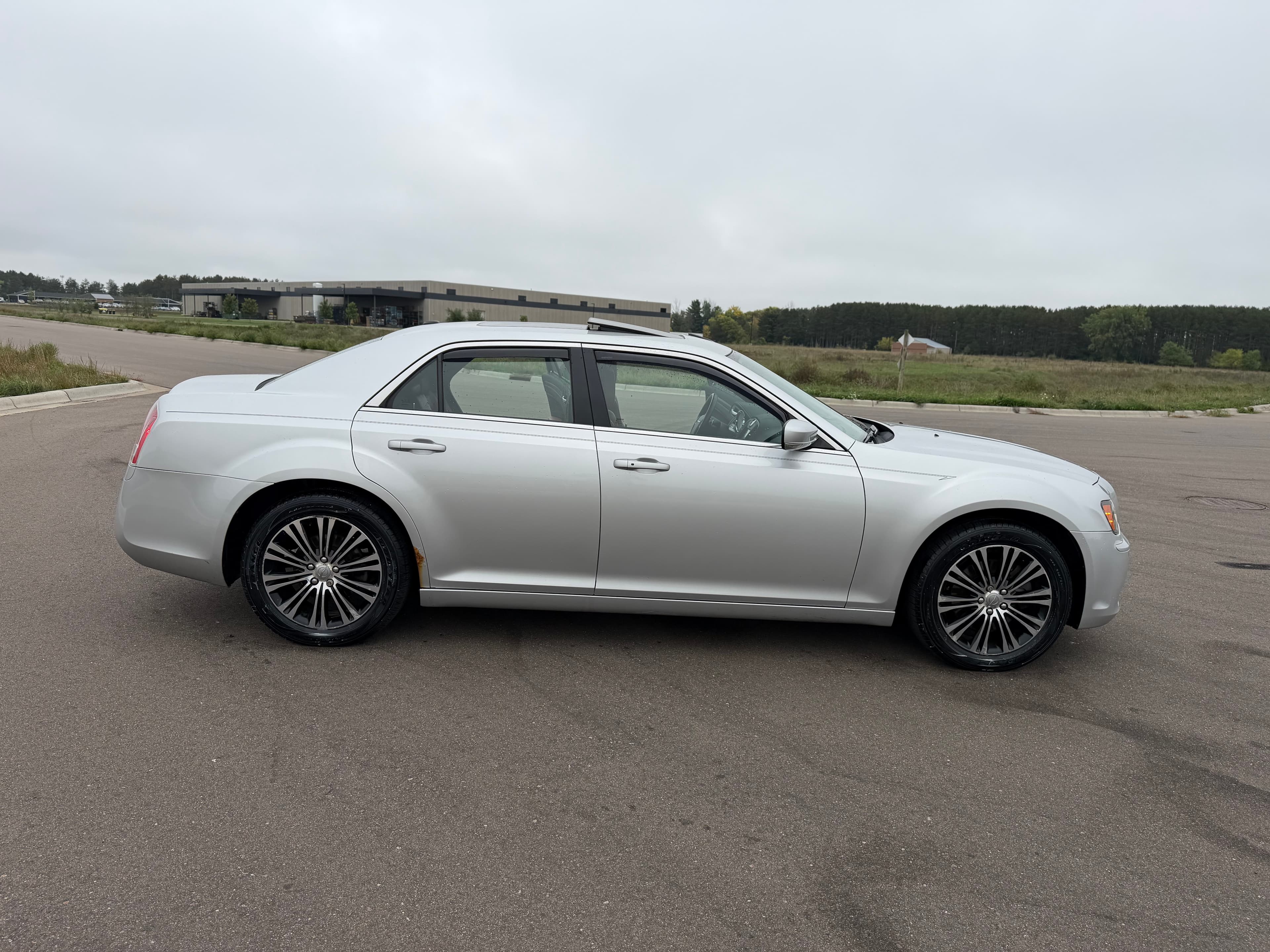 2012 Chrysler 300 300S V6 — photo 9 of 19