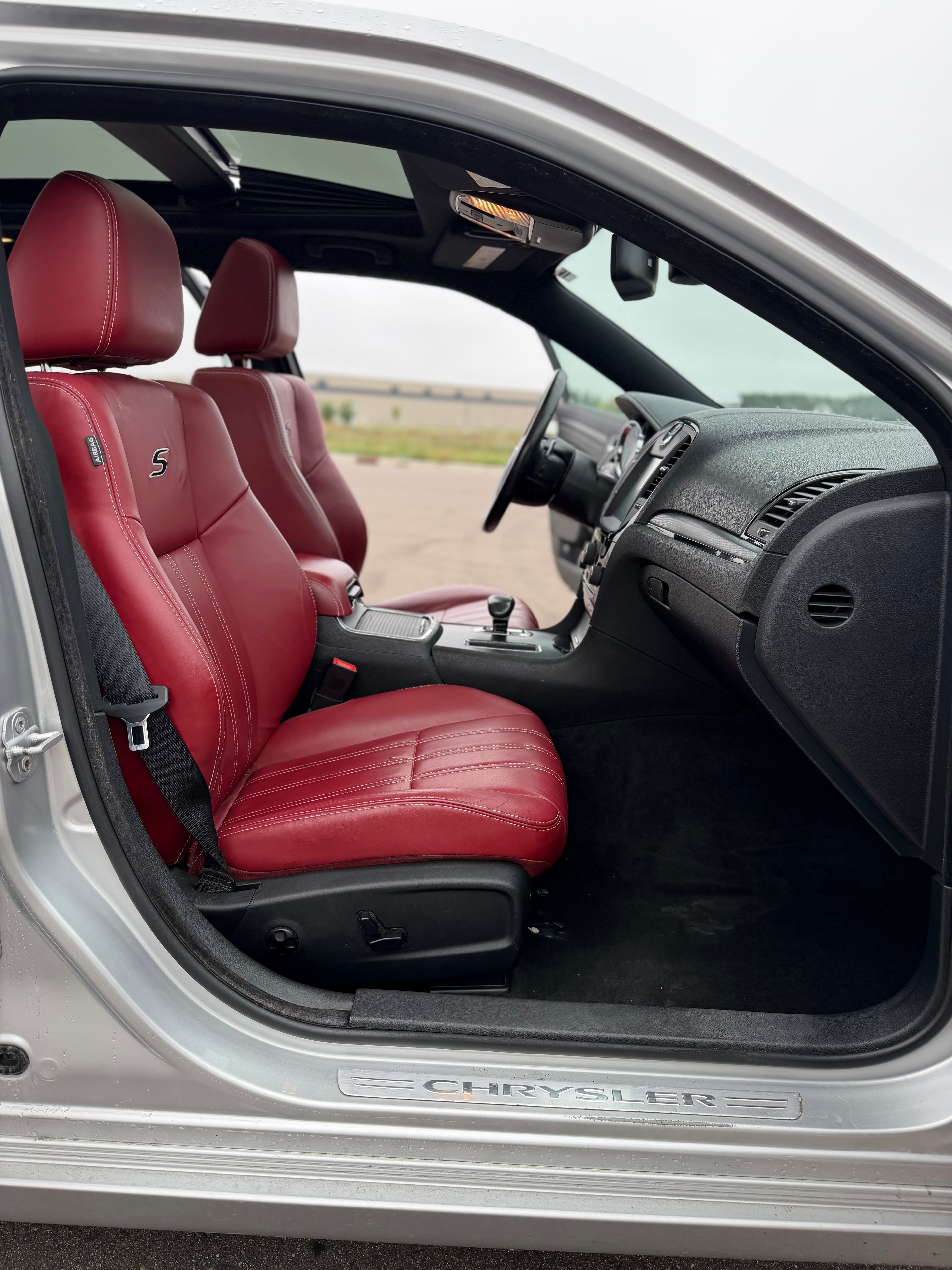 2012 Chrysler 300 300S V6 — photo 11 of 19