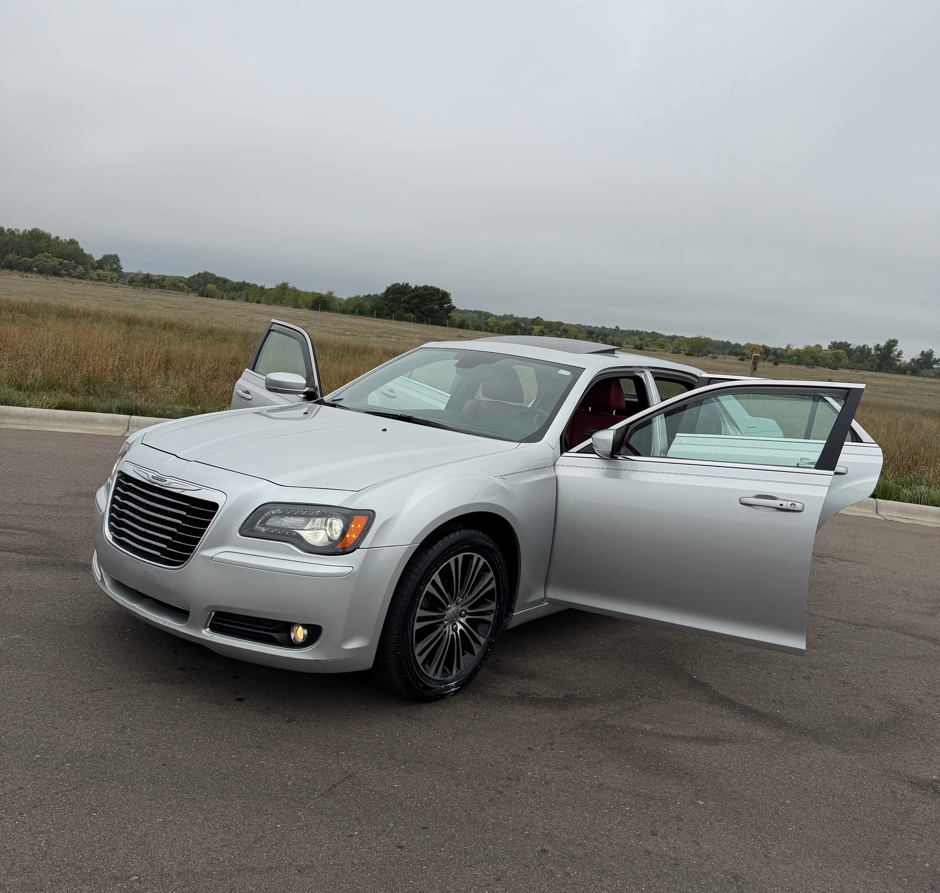 2012 Chrysler 300 300S V6 — photo 17 of 19