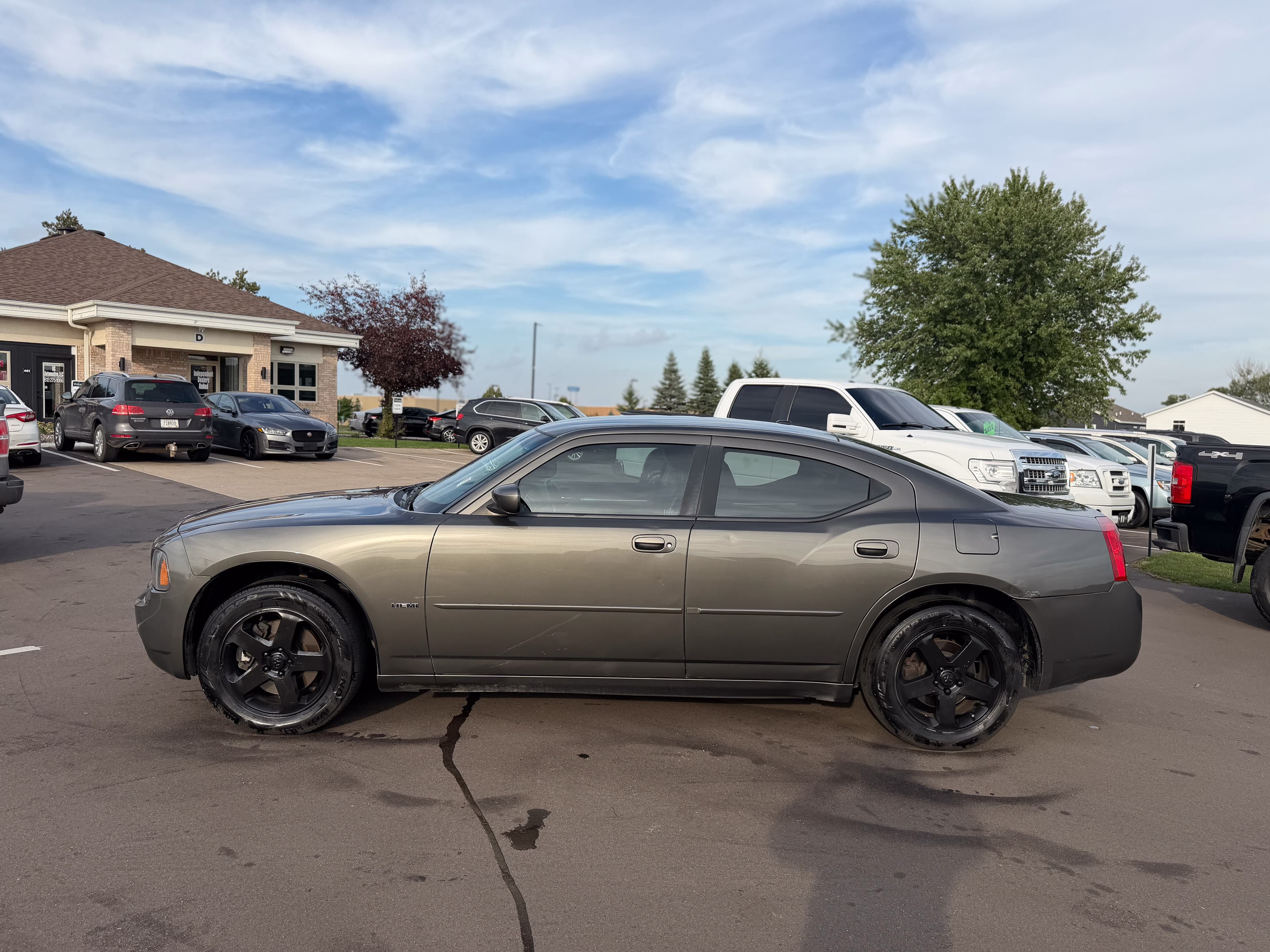 2010 Dodge Charger R/T — photo 8 of 17