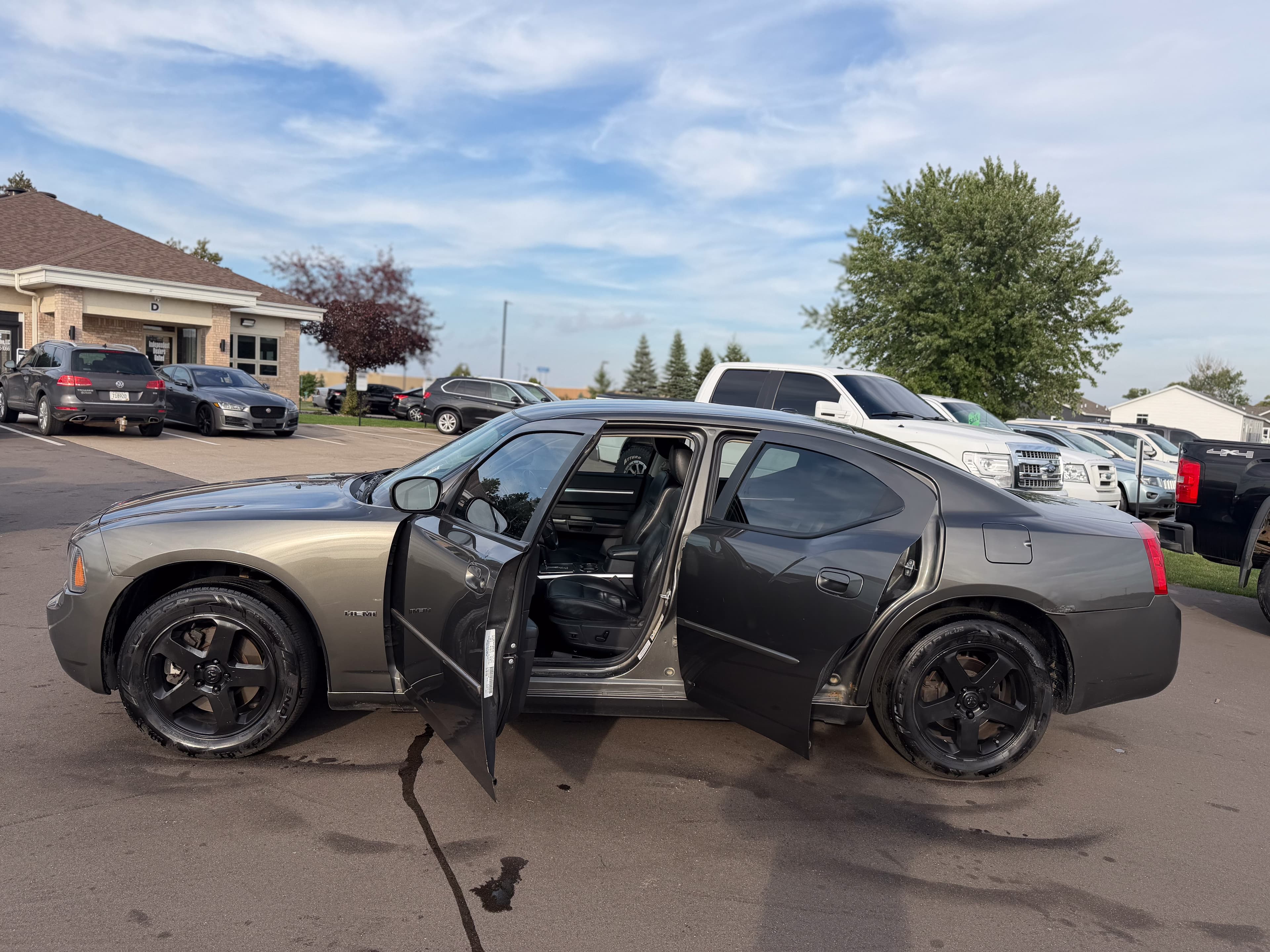 2010 Dodge Charger R/T — photo 9 of 17