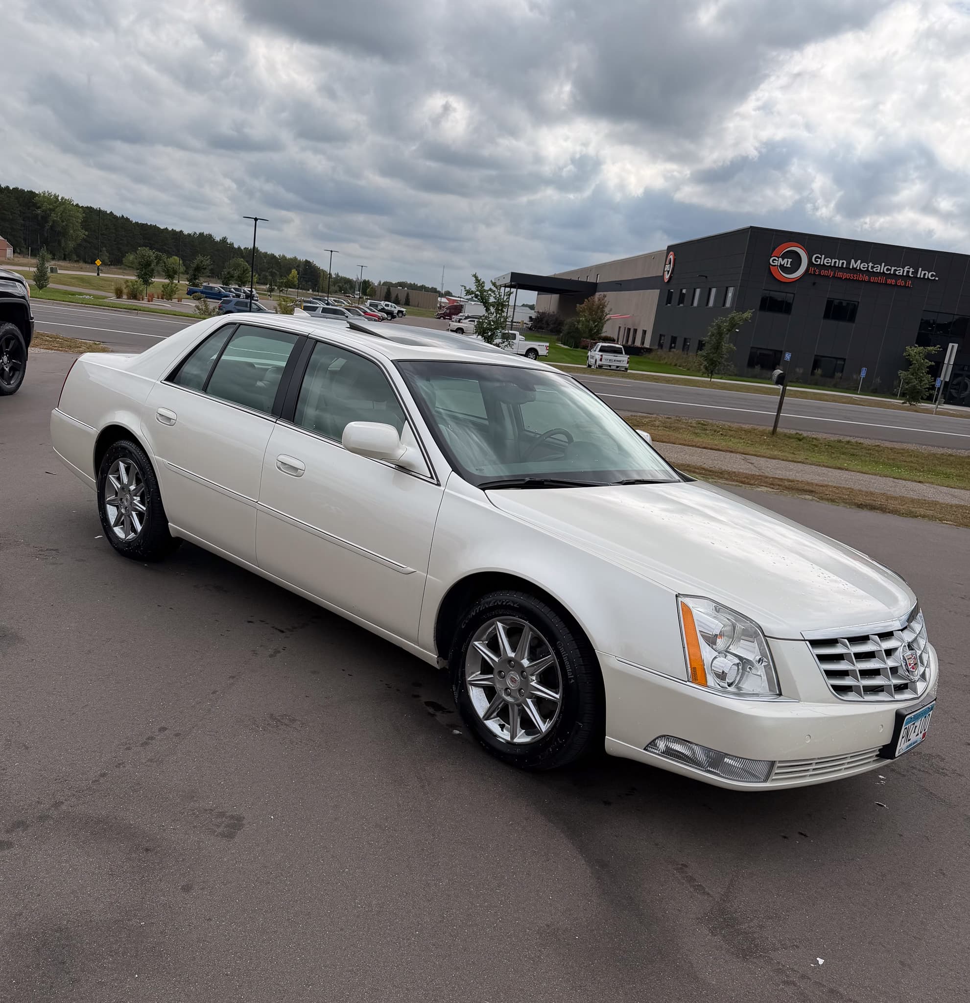 2011 Cadillac DTS Luxury — photo 3 of 16