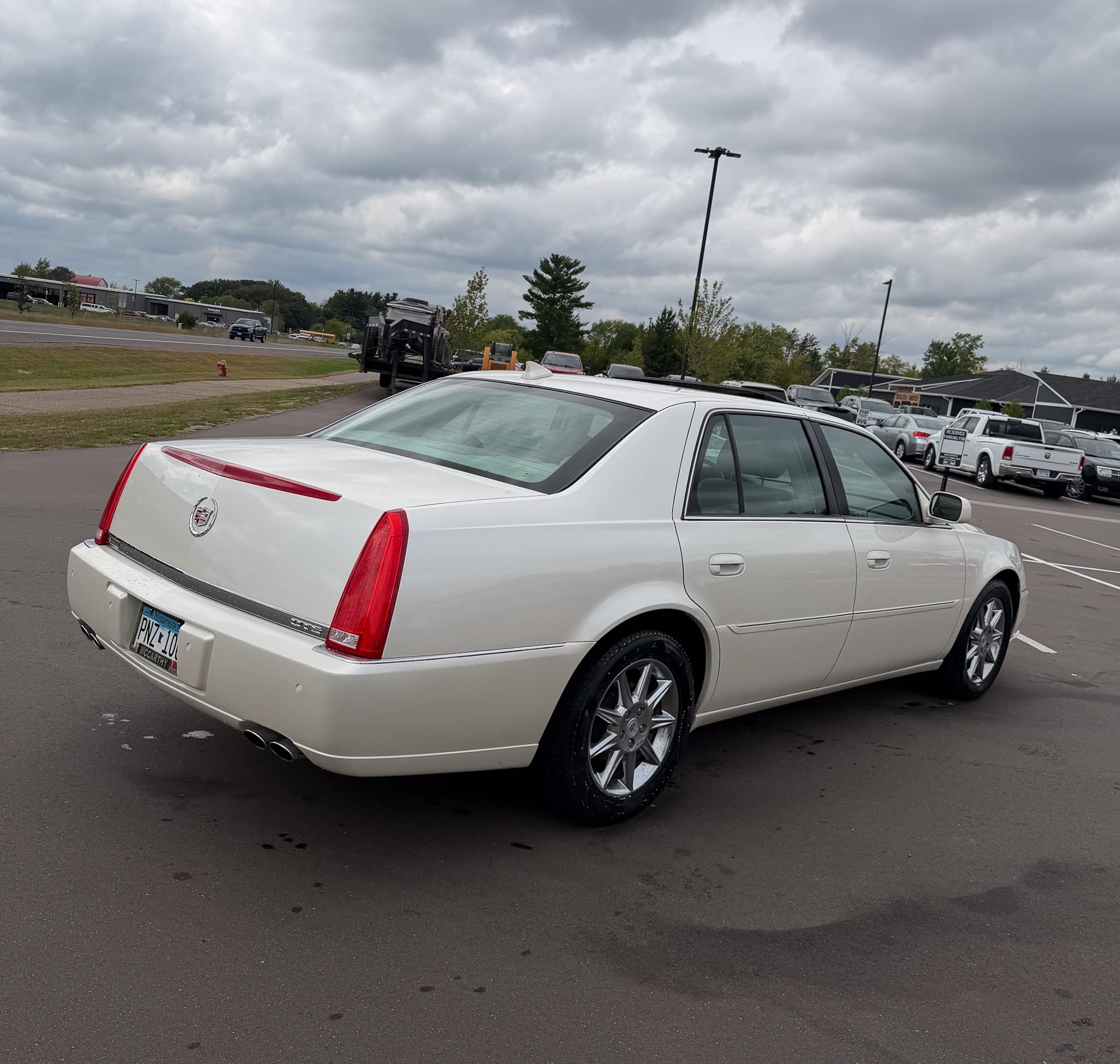 2011 Cadillac DTS Luxury — photo 4 of 16