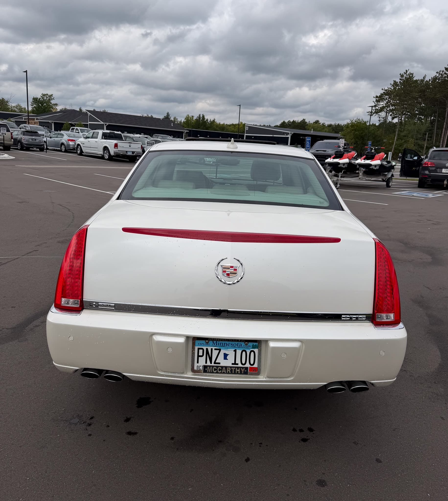 2011 Cadillac DTS Luxury — photo 5 of 16