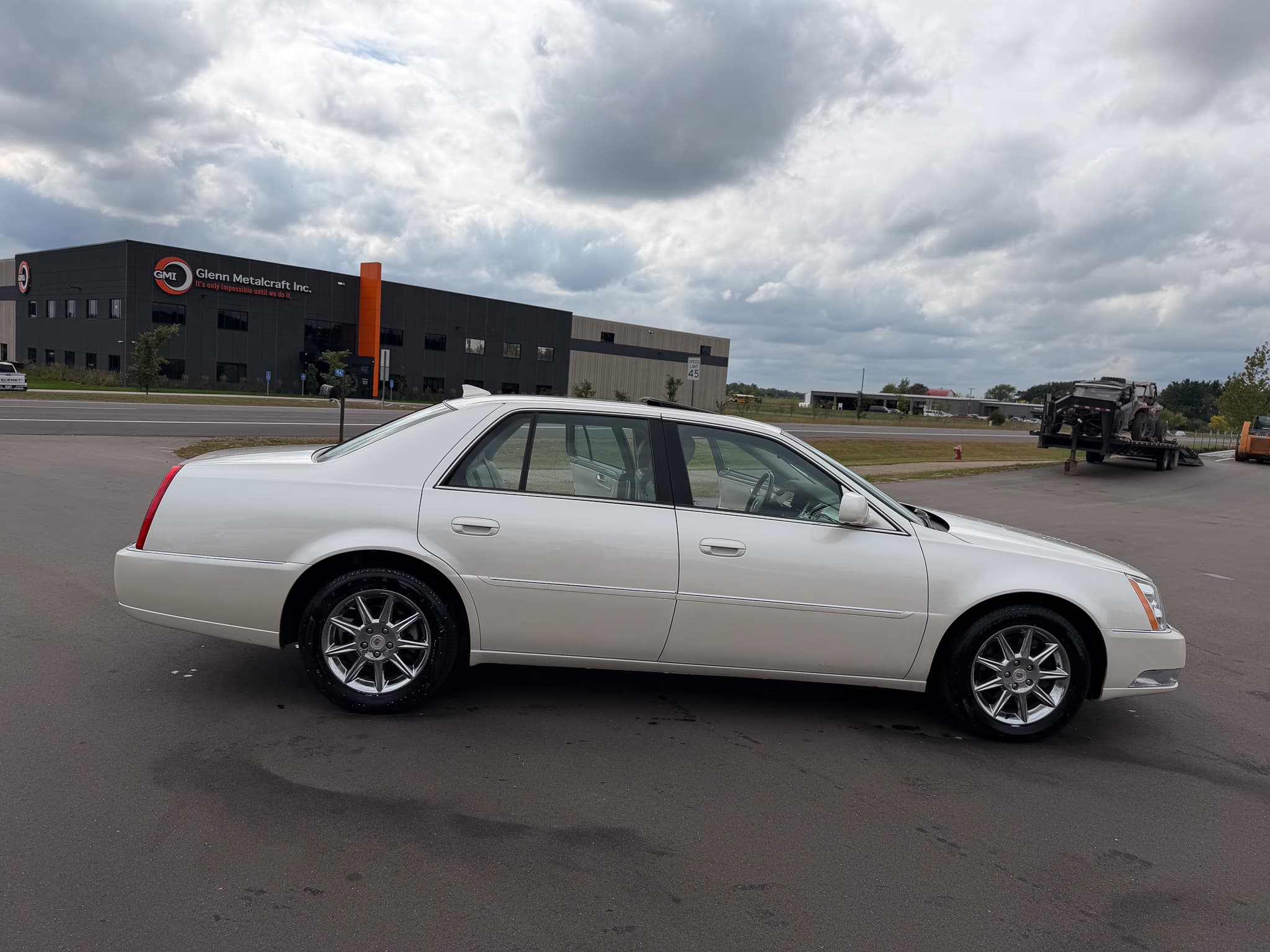 2011 Cadillac DTS Luxury — photo 9 of 16