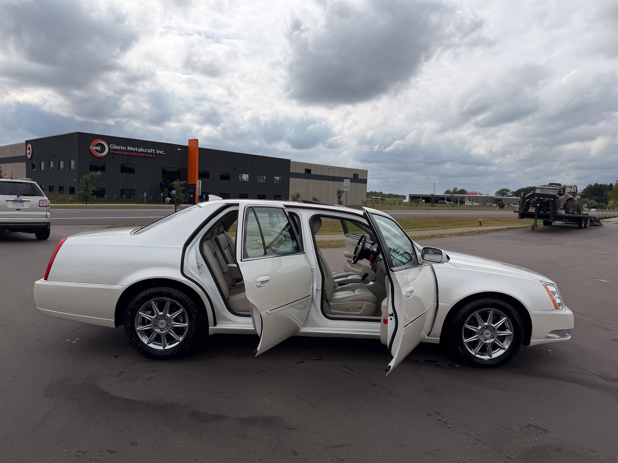 2011 Cadillac DTS Luxury — photo 10 of 16