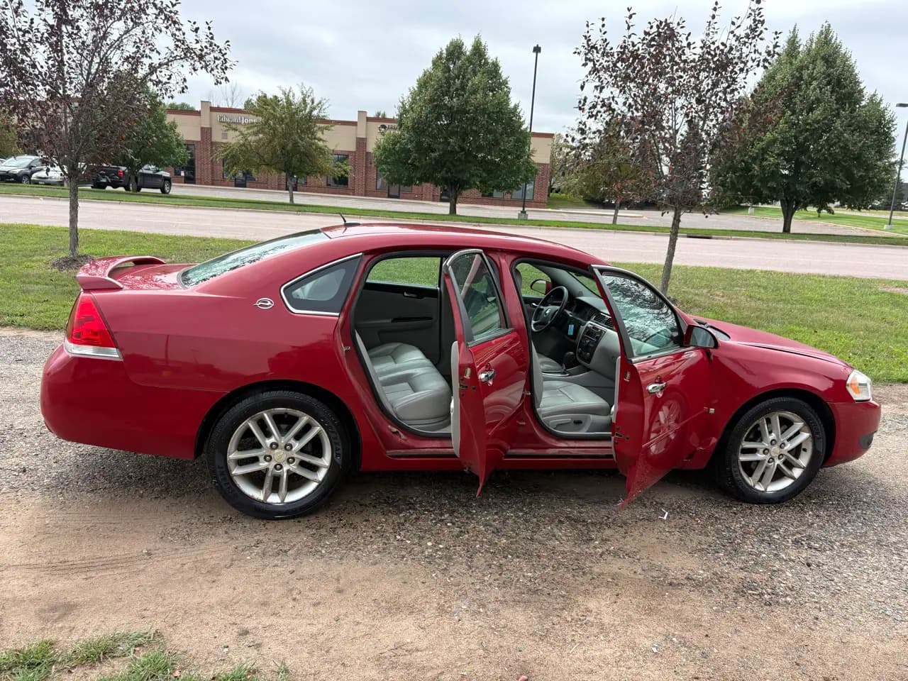 2008 Chevrolet Impala LTZ — photo 10 of 13
